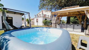 Antico Casale - piscina e idromassaggio con lettini e patio, solarium, parco, wifi, parcheggio